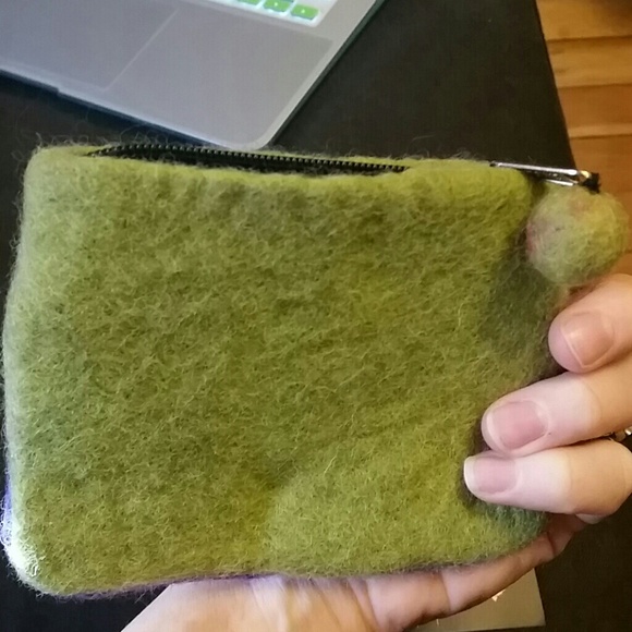 Handmade wool change purse - Picture 4 of 4