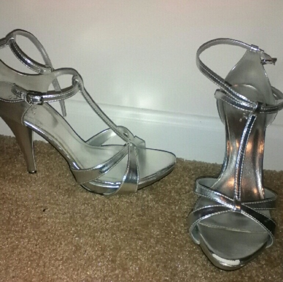Qupid Open-Toed Heels