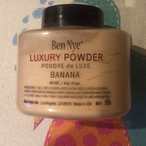 Flash sale!! Ben Nye Luxury banana powder