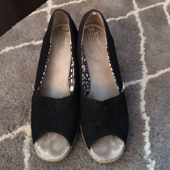 TOMS wedges- black