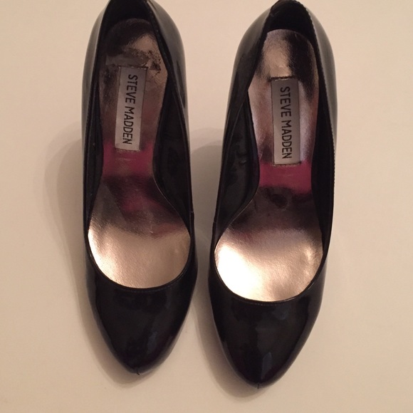 Steve Madden black patent pump