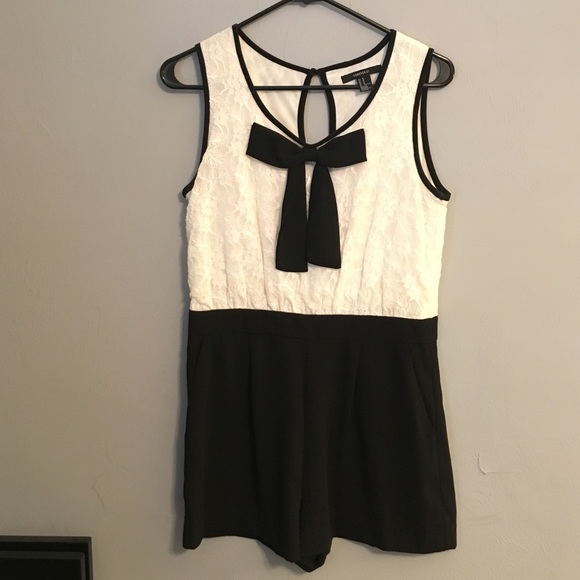 Forever 21 shorts romper, bow front, lace detail