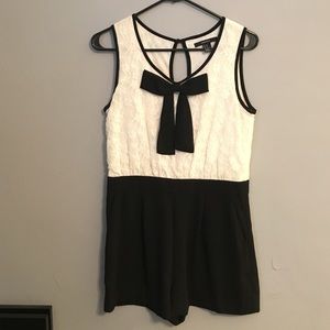 Forever 21 shorts romper, bow front, lace detail