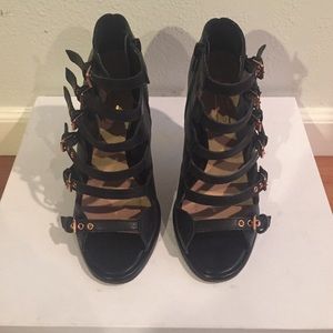 FINAL SALE🐰Top Shop leather Buckle heels