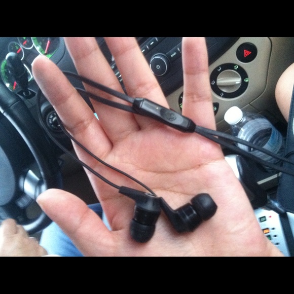 skull candy earbuds (black)