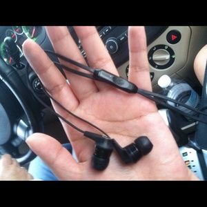 skull candy earbuds (black)