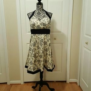 Cute halter dress with paisley print