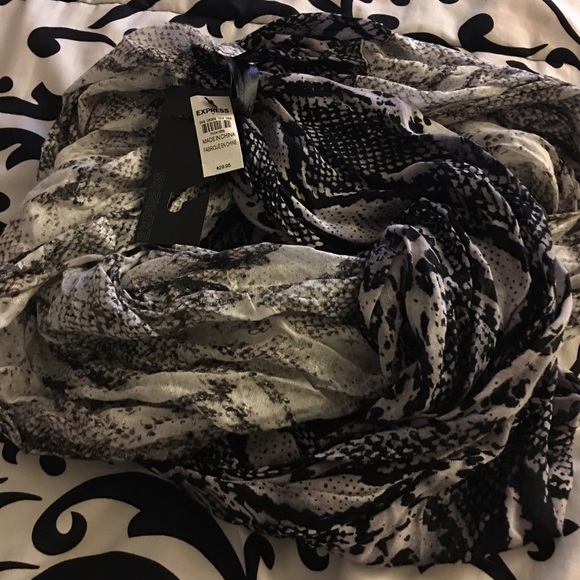NWT Express infinity scarf💜💜 - Picture 1 of 2