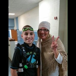 Meet your Posher, Dee