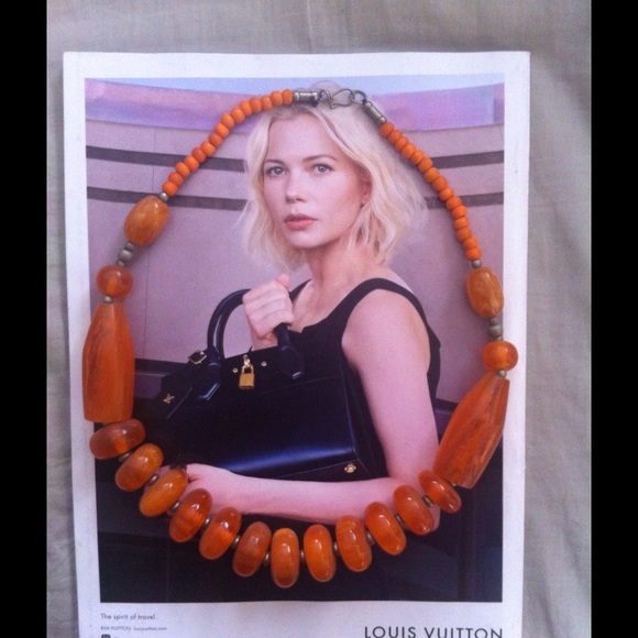 💥H/P💥VINTAGE Large Modern Orange Lucite Necklace - Picture 2 of 4