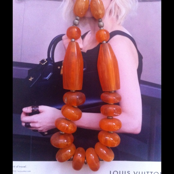💥H/P💥VINTAGE Large Modern Orange Lucite Necklace - Picture 4 of 4