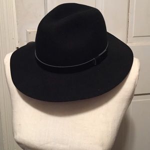 NWOT black hat with faux leather band