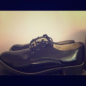 TOPSHOP Frilla' Oxford  (size 6.5) )