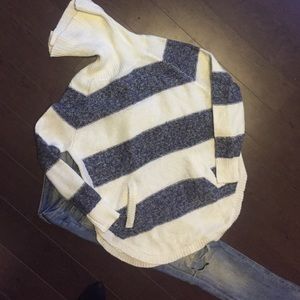 Stripped turtleneck w tags attached