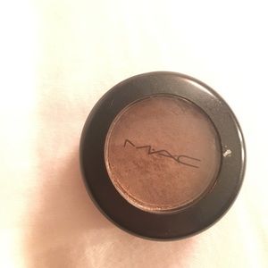 Mac eyeshadow in sable