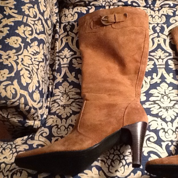 Make me ANY OFFER! Never worn brown suede boots!!!