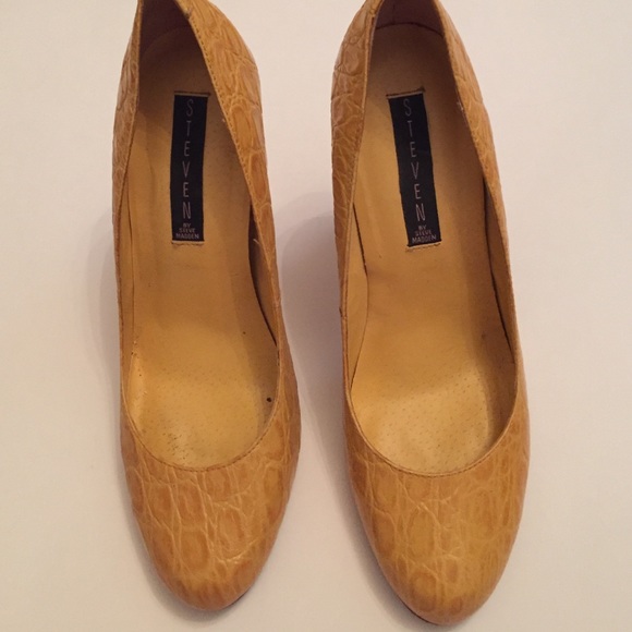 Steven by Steve Madden crocodile heels