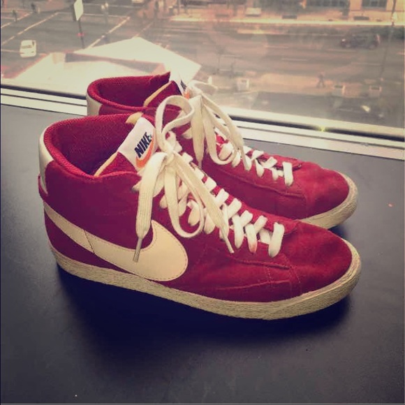 ❌SOLD ON Ⓜ️❌ Vintage Red Nike Hi-Tops
