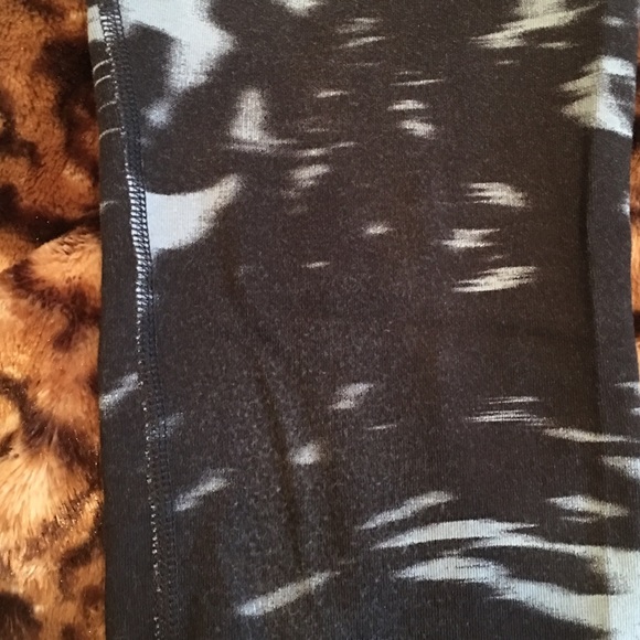 Nike Crops - Picture 2 of 3