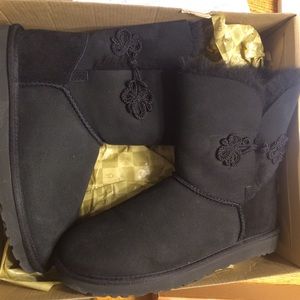 BRAND NEW size 7 black UGG boots