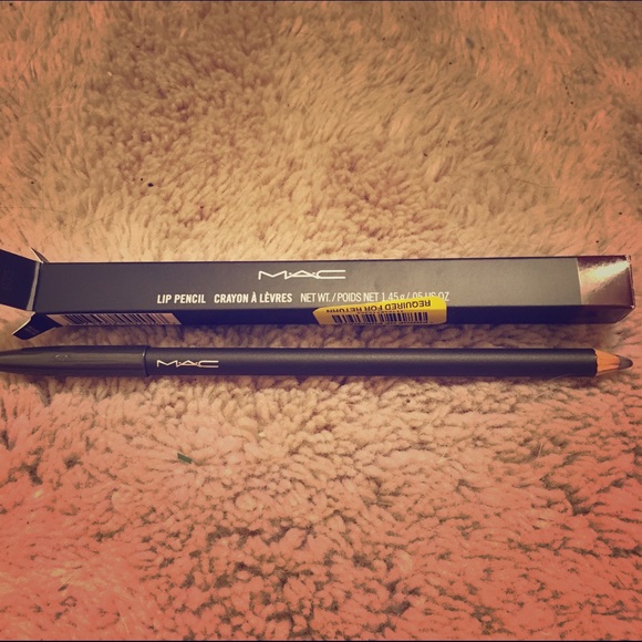 Brand New MAC 'Currant' Lip Liner