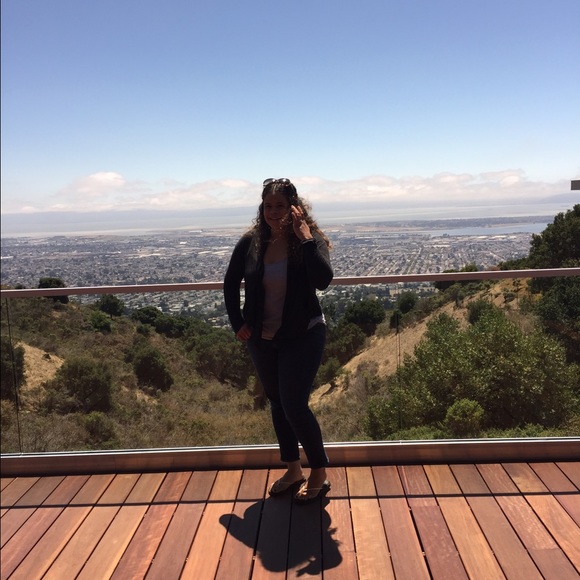 Meet your Posher, Rachel - Picture 2 of 3