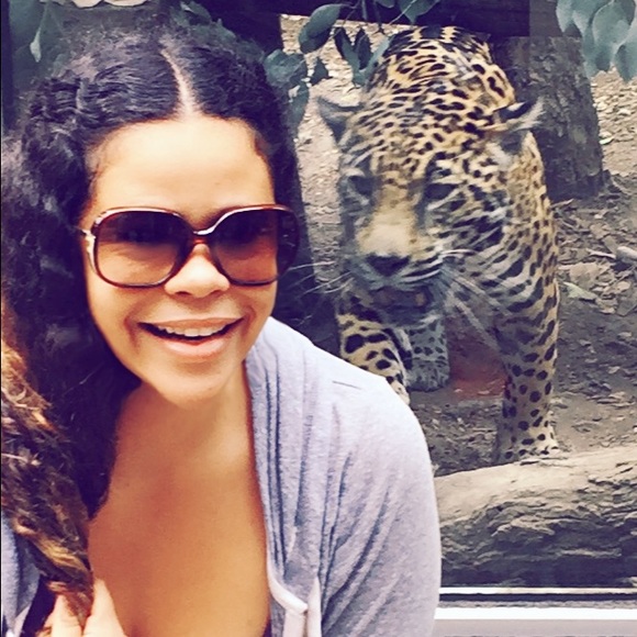 Meet your Posher, Rachel - Picture 3 of 3