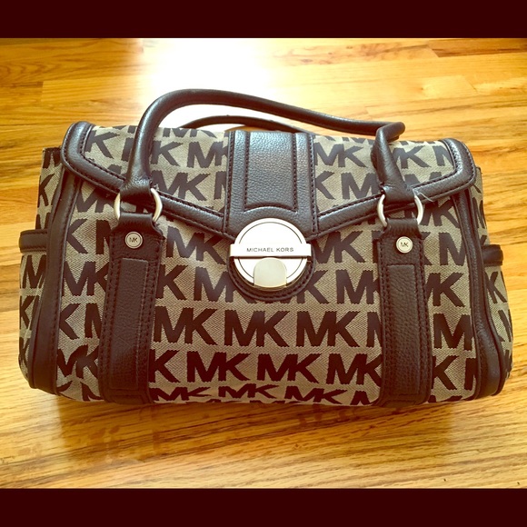 Michael Kors Signature Shoulder Tote
