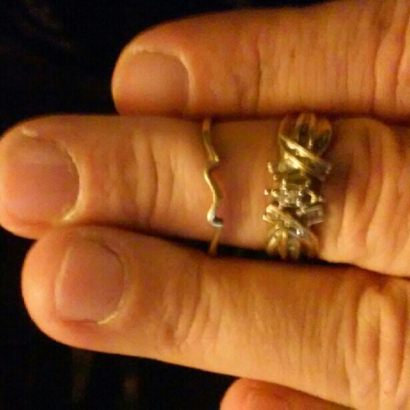 Wedding ring set, rope chain, C charm