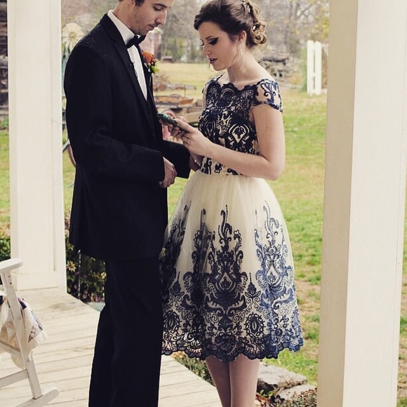 Meet your Posher, Caitlin - Picture 3 of 4