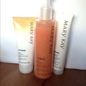 Mary Kay Peach Satin Hands set