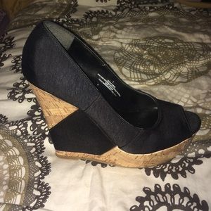 Mossimo Pahnia Black Peep Toe Wedge Size 7