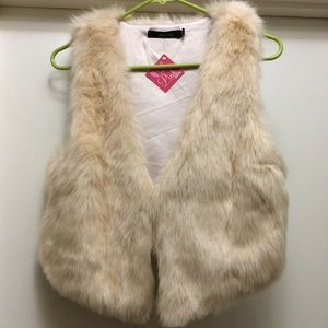 Faux fur ivory vest