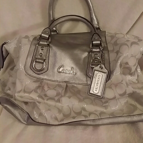 *FINAL MARK DOWN* Authentic coach Purse