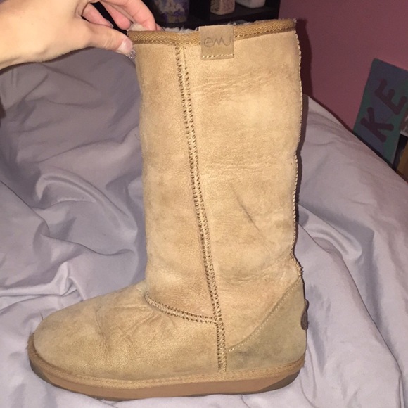EMU boots
