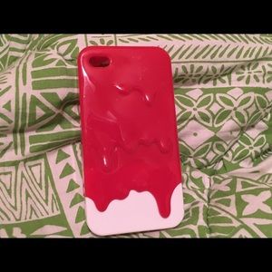 An iPhone 4 or 4s case.