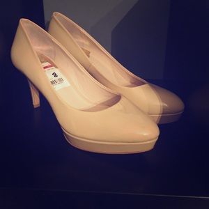 Nude Vince Camuto pumps