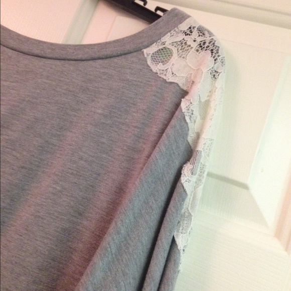 Gorgeous gray top - Picture 2 of 2