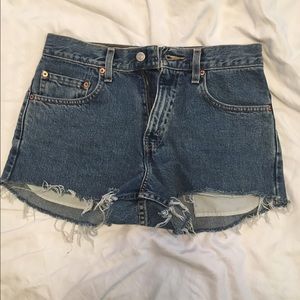 Levis 550 high wasted shorts