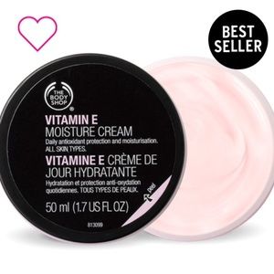 The Body Shop Makeup - VITAMIN E MOISTURE CREAM The Body Shop Makeup - VITAMIN E MOISTURE CREAM