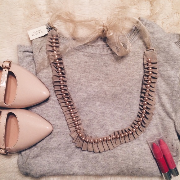 Talbots Jewelry - ✨HP!✨NWT Grey & Cream Pearl & Ribbon Necklace
