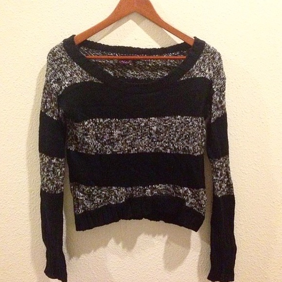 Striped cropped long sleeve sweatshirt