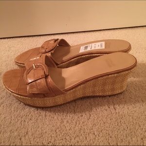 Stuart Weitzman Tan Wedges
