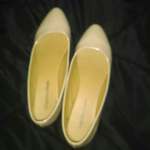 Nude Flats - Picture 2 of 3