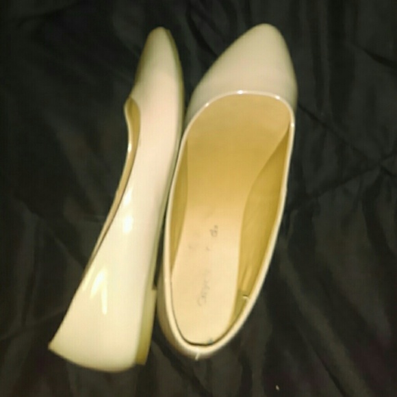 Nude Flats - Picture 3 of 3