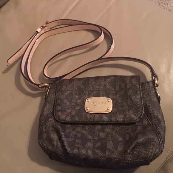 Brand new, never used Micheal Kors cross body - Picture 2 of 3