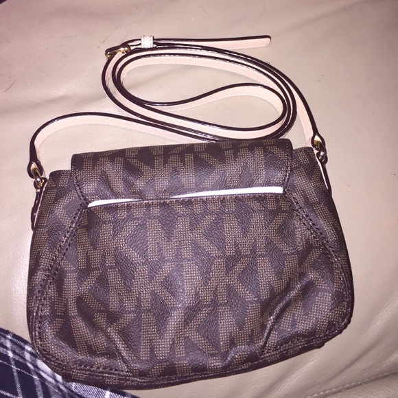 Brand new, never used Micheal Kors cross body - Picture 3 of 3