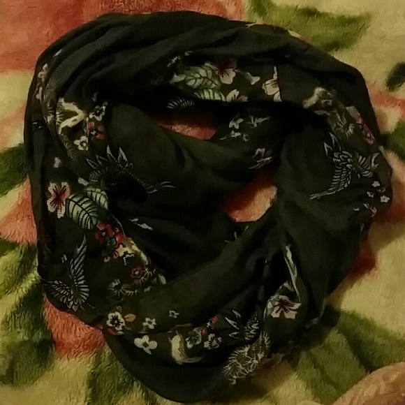 H&M Circle scarf