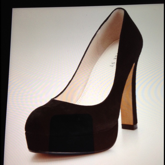 New Black suede pump