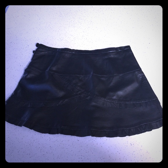 Faux leather Ruffles mini skirt
